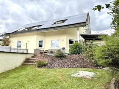 Großzügiges Familienhaus mit Photovoltaik/ Garten/Außen und Garage zu verkaufen