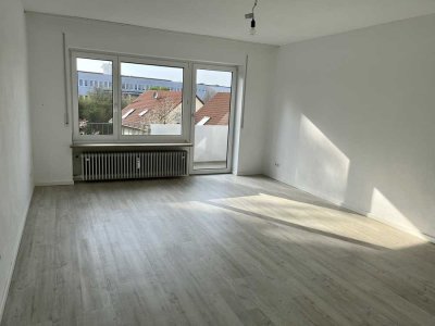Helle 1-Zimmer-Wohnung mit EBK und Balkon in Augsburg Nähe Uniklinik