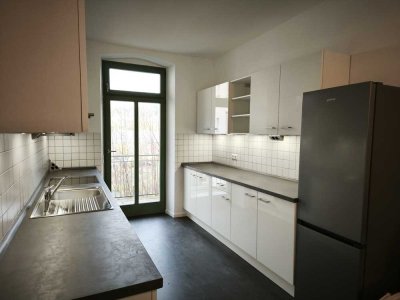 Frisch sanierte Etagenwohnung im 1. Stockwerk mit Parkett und Einbauküche