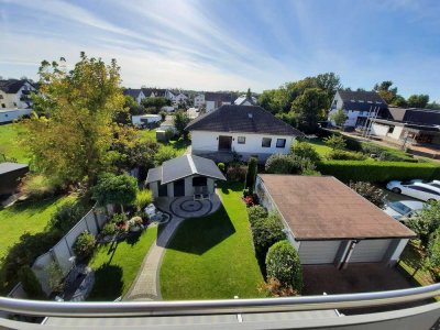 3-Zimmer-Wohnung mit Südbalkon, EBK, Garage, Tgl. Bad mit Dusche u. Wanne, renoviert