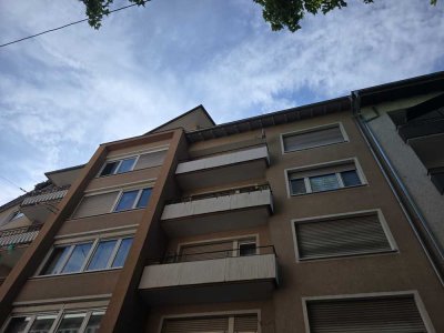 Große 2-Zi.-Wohnung in zentraler Lage mit Balkon und Aufzug