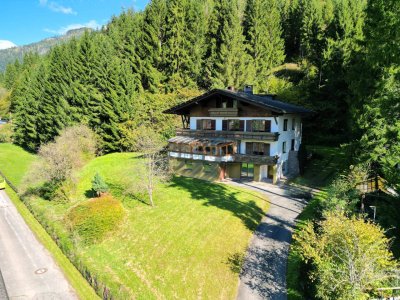 großzügiges Wohnhaus mit 3.700 m² Grundstück / Waldfläche