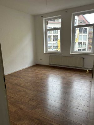 Wohnung zu sofort zu vermieten, 4 Zi., Küche, Bad 77qm Limmerstr., 2.Etg.