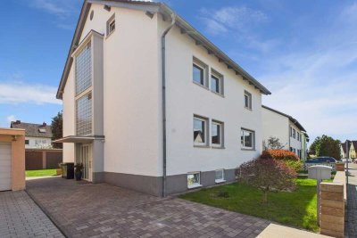 Charmante 1-Zimmer-Dachgeschosswohnung mit Tageslichtbad, separater Küche und Freistellplatz