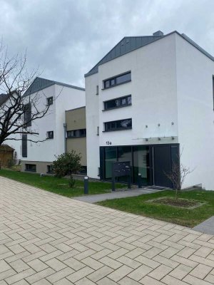 Neuwertige Wohnung mit zwei Zimmern und Balkon in Leichlingen