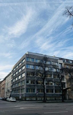 Exklusive, teilrenovierte 6 Zimmer-Penthouse-Whg. (umlaufende Terrasse) im Stadtteil Lehel n.d. Isar