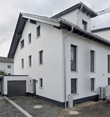 Geräumige, Neubau 5-Zimmer-Doppelhaushälfte mit gehobener Innenausstattung in Freigericht