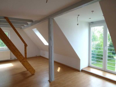 Schöne, helle Dachgeschosswohnung mit Galerie in Parklage in BS-Südstadt