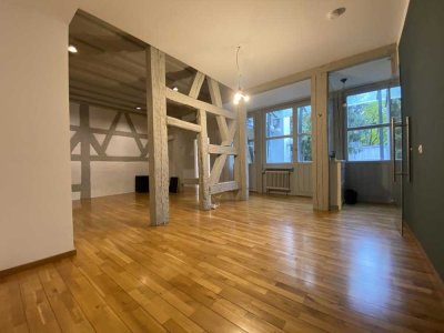 Charmante 3-Zimmer-Wohnung in historischem Haus Nähe Theaterplatz
