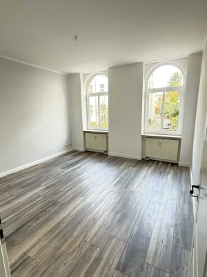 Renovierte 2 Zimmerwohnung mit neuer EBK mit hochwertigen Miele Geräten