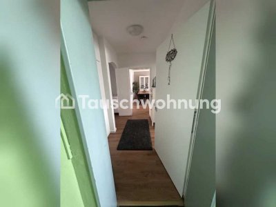 Tauschwohnung: Helle und große 3 Zimmer Wohnung schön geschnitten