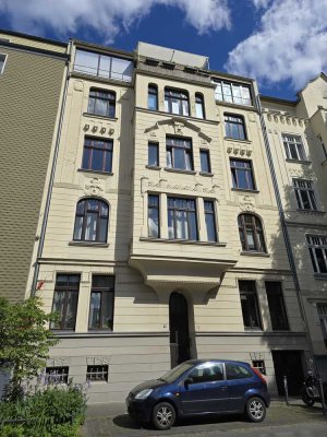 Charmante 2,5-Zimmer-Hochparterre-Wohnung mit Balkon in Rheinnähe