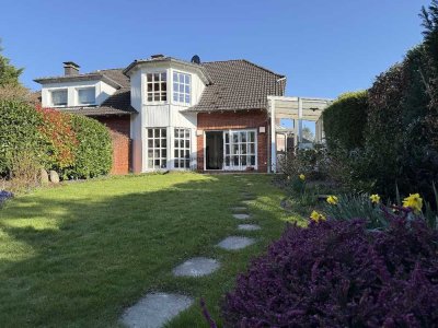 Wohnen in bester Lage: Top gepflegte Doppelhaushälfte am Ahlenberg mit traumhaftem Garten