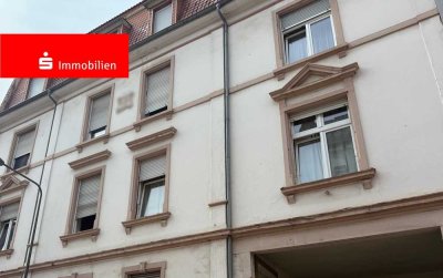 Frankfurt-Rödelheim: Mehrfamilienhaus mit riesigem Grundstück und Potenzial für Neubebauung