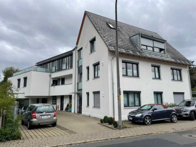 Exklusive, gepflegte 3-Zimmer-Erdgeschosswohnung mit großer Terrasse/ EBK in Schwarzenbruck