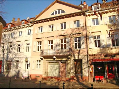 Gepflegte Altbau Wohnung (Kulturdenkmal) mit vier Zimmern und EBK in Karlsruhe (Innenstadt-Ost)