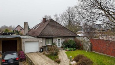 Einfamilienhaus mit ausgebautem Dachgeschoss und Garage auf schönem Grund!