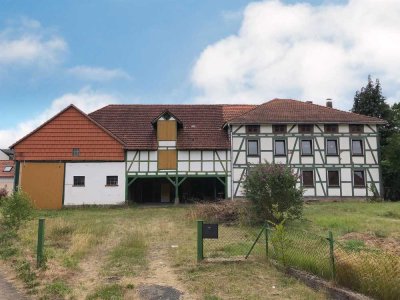 Gebäudeensemble mit großem Grundstück für Modernisierer und Projektentwickler in Reinhardshagen