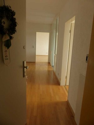 Sonnige, geräumige 4-Zimmer Wohnung, Nähe Campus-Nord in ruhiger Lage