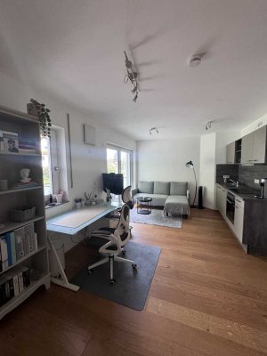 Geschmackvolle 1,5-Zimmer-Wohnung mit gehobener Innenausstattung mit Balkon und EBK in Uninähe