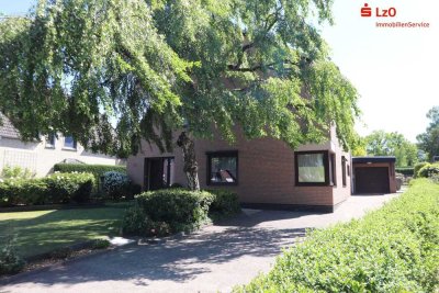 Gepflegte Immobilie mit Garage auf großem Grundstück