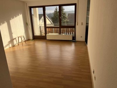 Helle 2-Zimmer Wohnung mit Balkon und neuer EBK in Fichtenberg