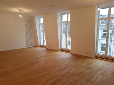 wunderschöne Wohnung, 5 Zimmer, Sauna, Balkon, Dachterrasse, Aufzug