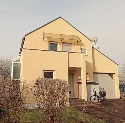Helles, modernes Einfamilienhaus mit gehobener Innenausstattung in toller Lage