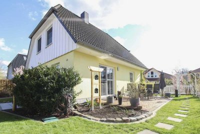 In direkter Wassernähe: 4-Zi.-EFH mit Kamin, schickem Garten, und Carportstellplatz in Erkner