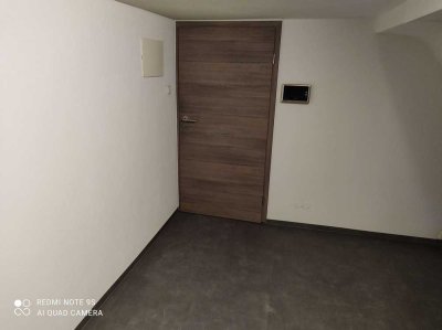 Exklusive, vollständig renovierte 3,5-Zimmer-DG-Wohnung mit Einbauküche in Nürtingen