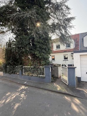 Provisionsfrei, sanierungsbedürftiges Reihenhaus in Ludwigshafen Oppau