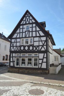2 Zimmer- Maisonette-Wohnung mit EBK im Fachwerkhaus in Kelkheim-Mitte