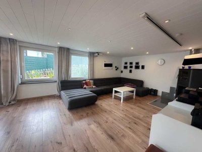 Neunkirchen-Seelscheid:
Bezugsfreies Zweiparteienhaus in ruhiger Wohnlage