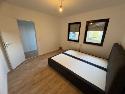 Frisch modernisierte 2-Zimmer-Wohnung mit Loggia und Blick ins Grüne in Leverkusen