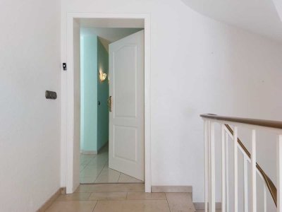 Gepflegte Wohnung für max. 2 Pers. im 1.OG eines Zweifamilienhauses