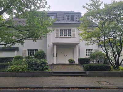 Großzügige, exklusive Wohnung in der besten Wohnlage, Bunter Garten.
