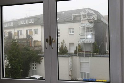 Gepflegte 3-Zimmer-Wohnung: hell, ruhig, zentral, mit neuwertiger Einbauküche