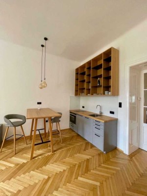 Exklusive, gepflegte 1,5-Zimmer-Wohnung mit Balkon und Einbauküche in Lage
