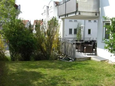 Sonnige 3-Zi.-Wohnung mit EBK, Parkett, TG-Stp. und Garten