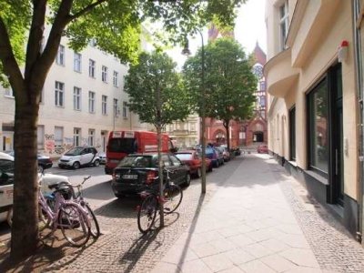 - Wohnen im Wrangelkiez-Spreenähe/ Altbauwohnung mit Dielen, Wohnküche und Terrasse -