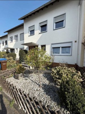 Stilvoll saniertes Reihenhaus mit Wintergarten und separater Wohneinheit in Koblenz-Horchheim
