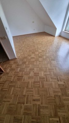 Erstbezug nach Sanierung mit EBK: Geschmackvolle 1-Raum-Dachgeschosswohnung