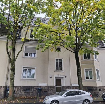 Stadtleben mit Komfort – 3-Zimmer OG-Wohnung mit Loggia & Tageslichtbad