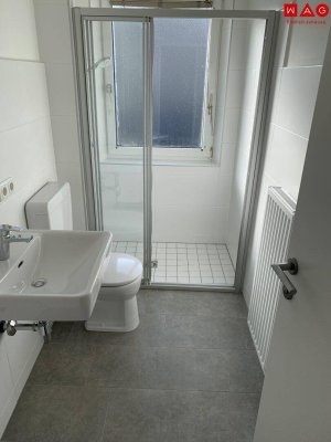 SOMMERAKTION: TOP-sanierte 3-Zimmer-Wohnung zum kleinen Preis! Vorteilhafte Lage am ruhigen Stadtrand von Steyr! Große Fenster, traumhaftes Badezimmer und praktischer Grundriss versprechen höchste Wohnqualität!