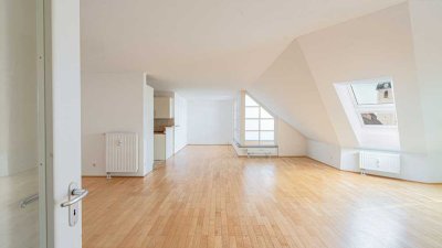Außergewöhnliche 3-Zimmer-Maisonette-Wohnung mit ausgebauten Dachgeschoß "SchloßEgmating"