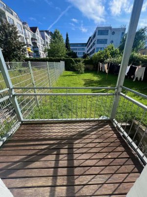 2-Raumwohnung in der KTV mit Laminat, Duschbad und Balkon...!!!