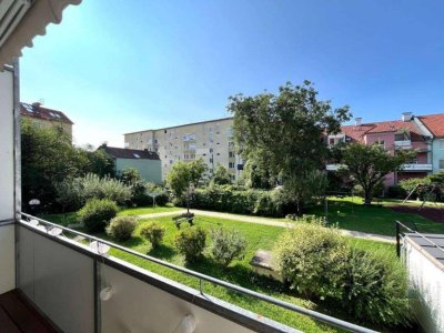 Moderne, sehr schöne 4 - Zimmerwohnung mit großem Südbalkon, ruhiger grüner Innenhof &amp; Tiefgarage!