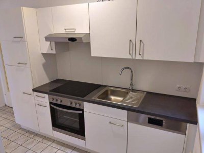 2 ZIMMER-Wohnung + sonnige Dachterrasse + neuwertige Einbauküche + Bad mit Dusche + extra WC!