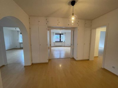 Lichtdurchflutete 4-Zimmer-Wohnung mit Skyline-Blick im Herzen Frankfurts