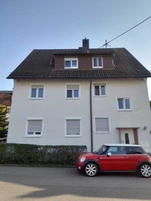 Freundliche 3 Zimmer Wohnung in Schwaikheim. Die Wohnung ist sehr hell.